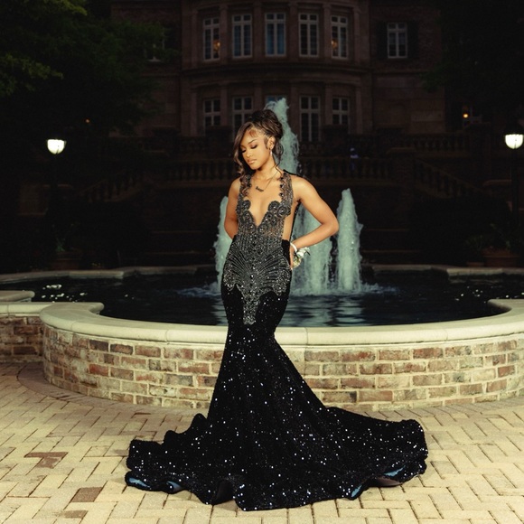 Selling my prom dress. Located in Atlanta, Georgia. Selling my prom dress. Located in Atlanta, Georgia.